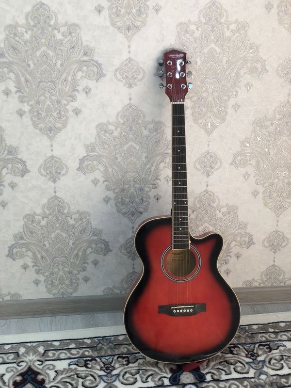 Gitara orginal bilan 1/1 ishlangan narxi 900.000 Gitara orginal bilan 1/1 ishlangan narxi 900.000