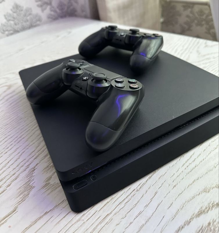 Playstation 4 slim Playstation 4 slim