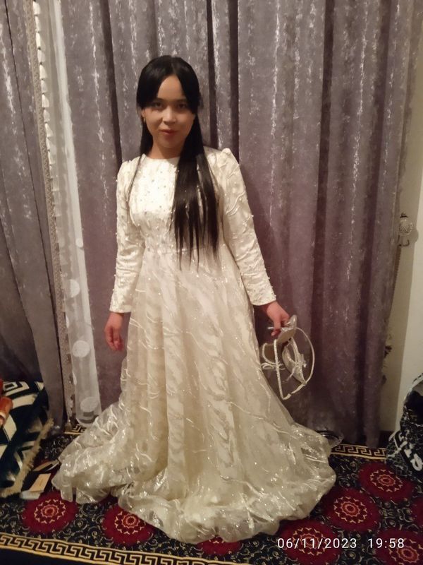 vechirni koylak birmarta kiyilgan vechirni koylak birmarta kiyilgan