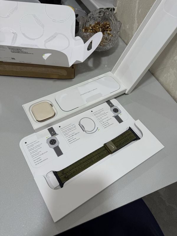 Продам Apple Watch Series 10 46mm Steel Gold Titanium Продам Apple Watch Series 10 46mm Steel Gold Titanium