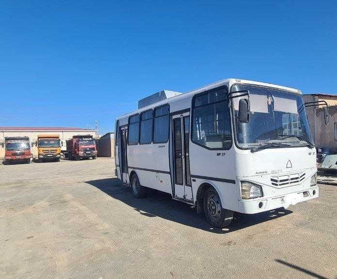 Avtobus ISUZU NP 37 2012 yil