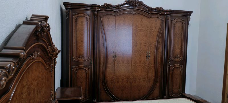 Spalniy mebel sotiladi b.u Dubay maxsuloti Spalniy mebel sotiladi b.u Dubay maxsuloti