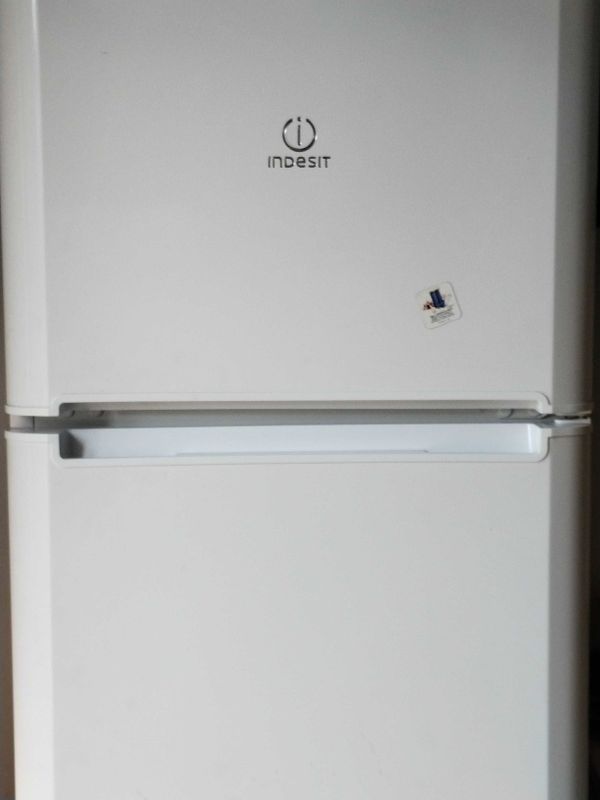 Продается Холодильник Indesit Продается Холодильник Indesit
