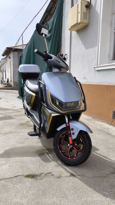 Skuter sotiladi *wasat sport* Skuter sotiladi *wasat sport*