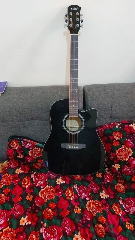 41 akustik gitara kafolati bilan chixollar bor hali yangi 41 akustik gitara kafolati bilan chixollar bor hali yangi