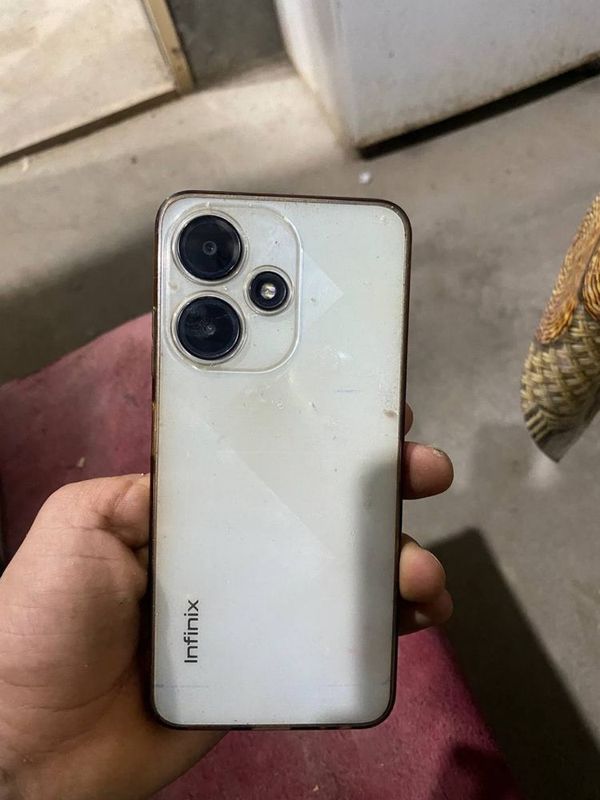 Infinix hot 30 i sotiladi srochna Infinix hot 30 i sotiladi srochna