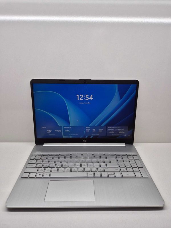 HP 239$ Core i3-1215U 8/256 Ekran: 15.6" HD