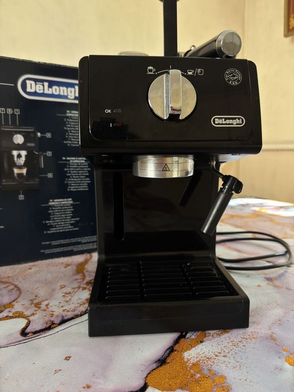 Kofe moshina Delonghi sotiladi Kofe moshina Delonghi sotiladi