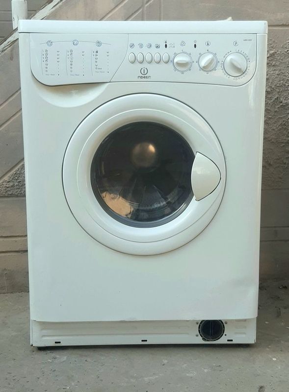 Стиральная машина INDESIT WDS 10ST с функцией сушки.