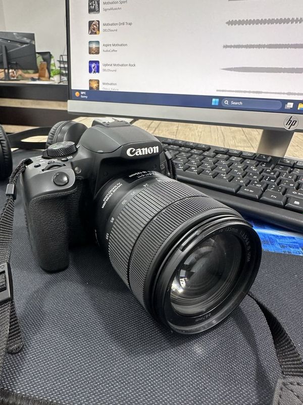 Canon EOS 850D + 18-135mm Canon EOS 850D + 18-135mm