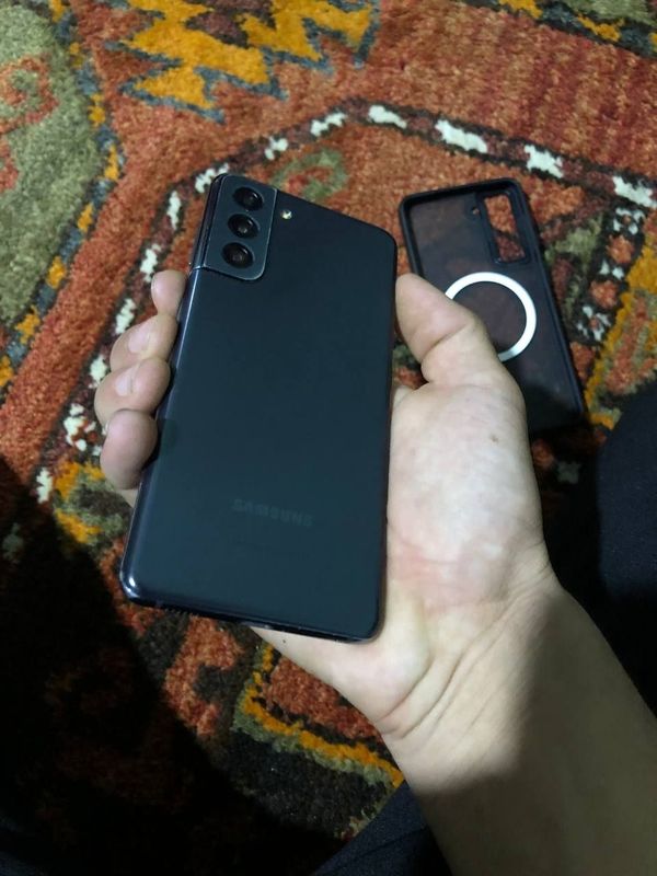Samsung S 21 5g Xotira 256 hamma joyi radnoy aybi yuq xolati rasimda Samsung S 21 5g Xotira 256 hamma joyi radnoy aybi yuq xolati rasimda