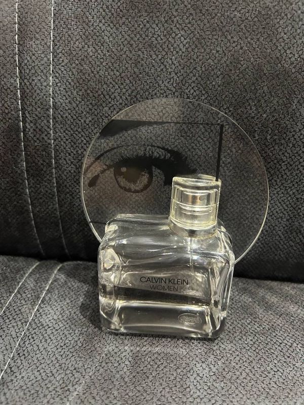 Духи Calvin Klein оригинальные/ больше половины Духи Calvin Klein оригинальные/ больше половины