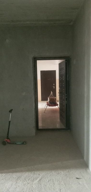 Uy sotiladi yo'l yoqasida Uy sotiladi yo'l yoqasida