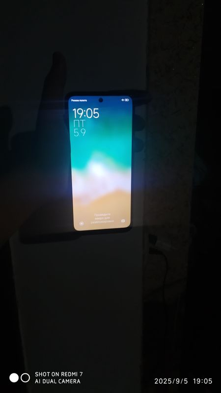 Redmi 10 holati yaxwi narxi 750 min som 64 gb ....