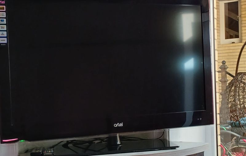 Artel 42 dyuymli televizor sotiladi. Juda yaxshi holatda.