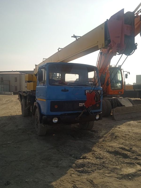 Avtokran maz 14 ton 14 metr