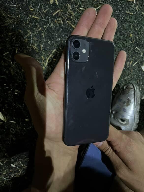 iPhone 11 srochno sotiladi. 220 kelishamiz iPhone 11 srochno sotiladi. 220 kelishamiz