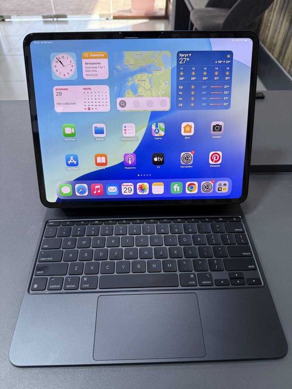 iPad Pro 13 256GB (M4) Wi-Fi/ Cellular 5G + Magic Keyboard iPad Pro 13 256GB (M4) Wi-Fi/ Cellular 5G + Magic Keyboard