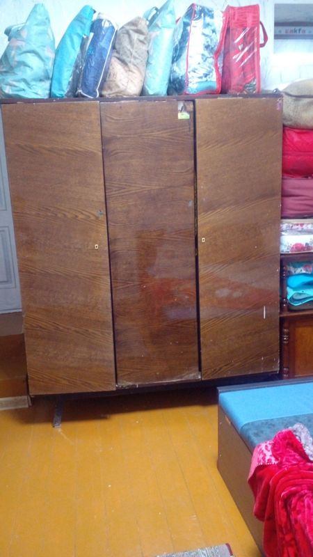 Срочно продам шифоньеры прочные, хорошего состояния!
