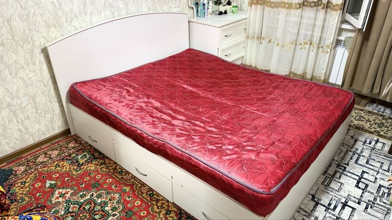 Продается двухспальная кровать Продается двухспальная кровать