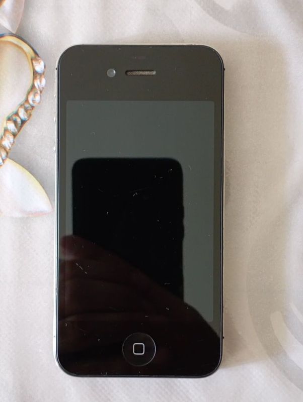 iPhone 4s zoʻr telefon iPhone 4s zoʻr telefon