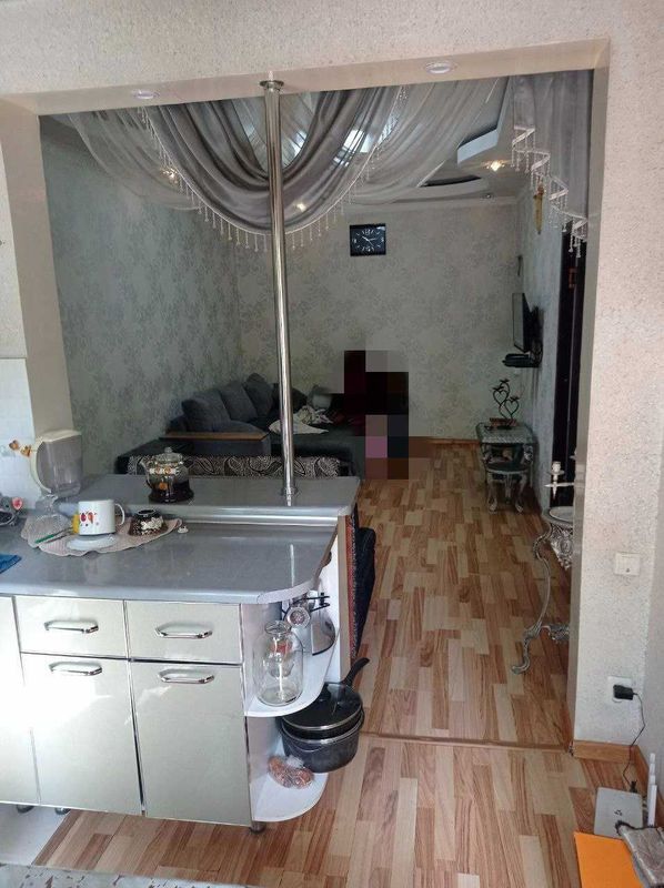 Продам 1 в 2-х комнатную.Чиланзар-21 квартал. Продам 1 в 2-х комнатную.Чиланзар-21 квартал.
