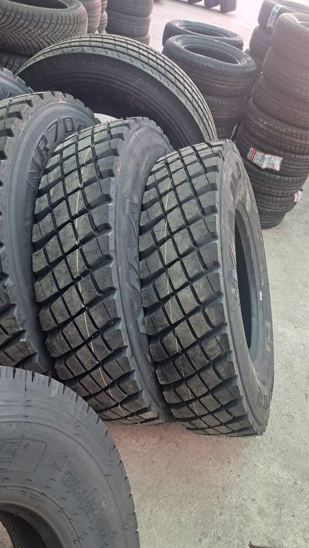 Автошина 11R22.5 KAMA NR702 (задный) Автошина 11R22.5 KAMA NR702 (задный)