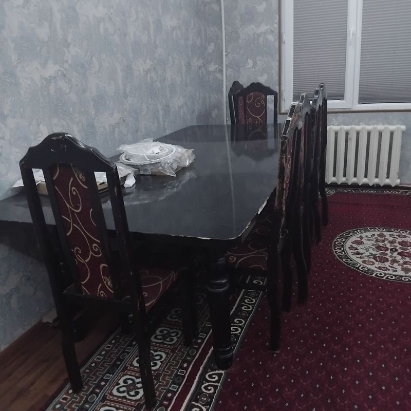 12-ли Стол, 8та стул