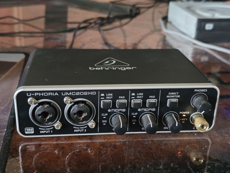 Behringer UMC202HD zvukavoy karta Behringer UMC202HD zvukavoy karta