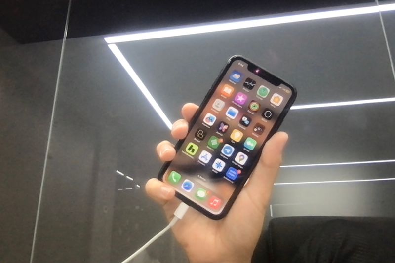 iPhone XR, 75% iPhone XR, 75%