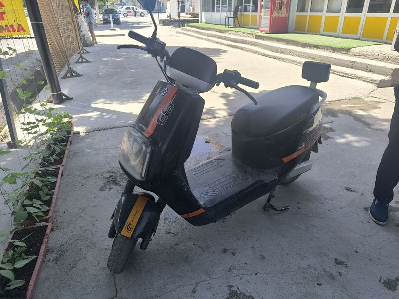 Skuter kelishilgan holda sotladi Skuter kelishilgan holda sotladi