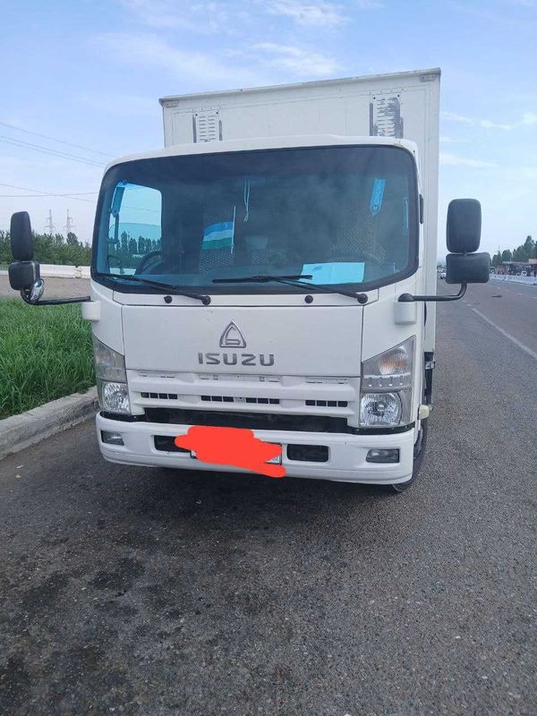 Isuzu NPR 82L KL5VAY Isuzu NPR 82L KL5VAY
