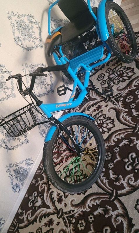 Velosiped ko'p ishlatilmagan domga turamiz olib chiqish qiyin bulyapti