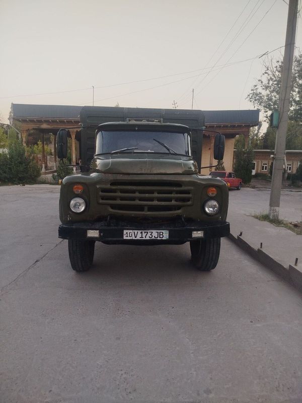 ZIL yuk mashinasi (olasiz minasiz=pul topar mashina) .Nari 9000$ ZIL yuk mashinasi (olasiz minasiz=pul topar mashina) .Nari 9000$