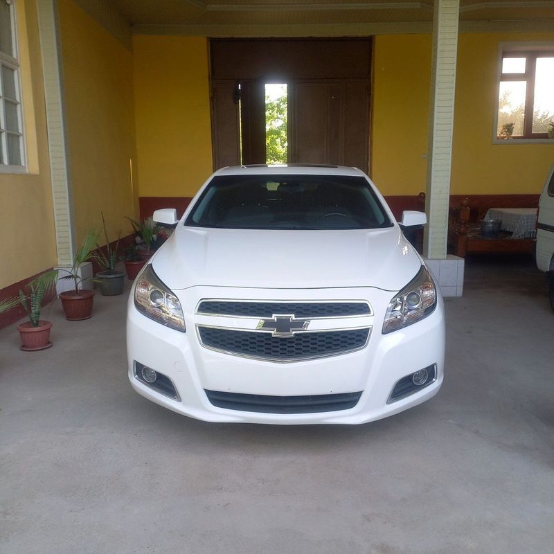 Chevrolet malibu 1 sotiladi