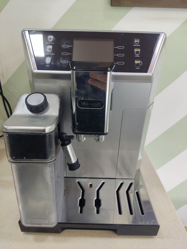 Кофемашина "Delonghi primadonna class"