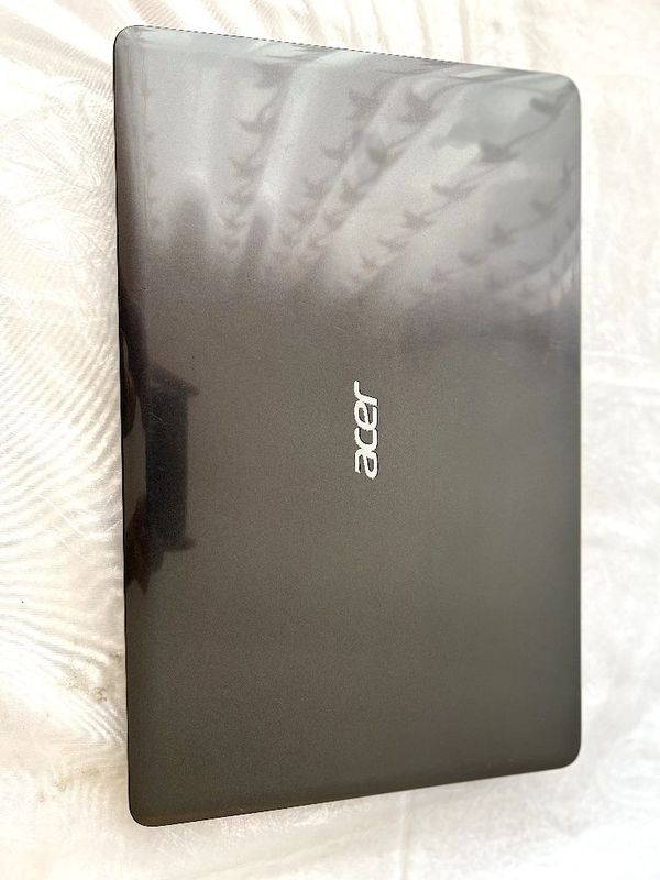 Noutbuk: ACER CORE I3