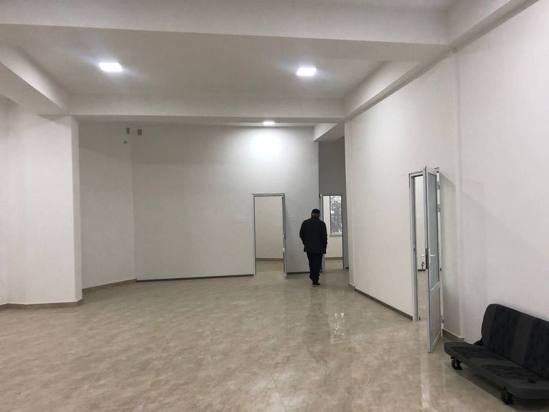 Магазин 220 квадрат сотилади, Жизах шахар Вогзал куча Магазин 220 квадрат сотилади, Жизах шахар Вогзал куча