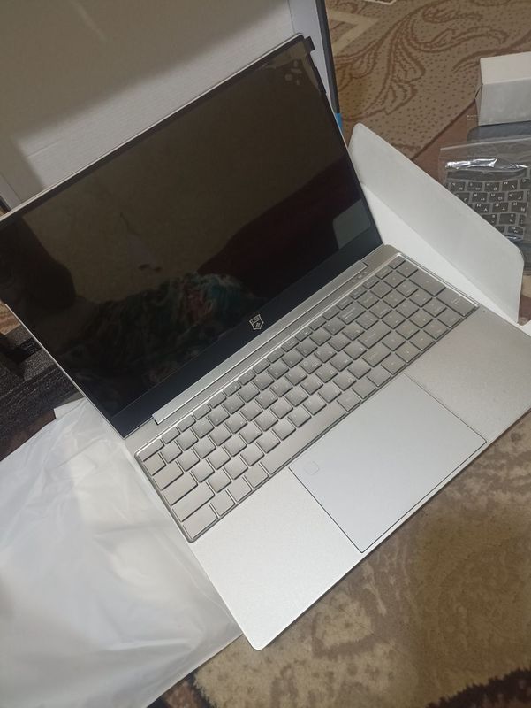 Noutbuk LNS sotiladi yangi karobka hali daji yoqilmagan Noutbuk LNS sotiladi yangi karobka hali daji yoqilmagan