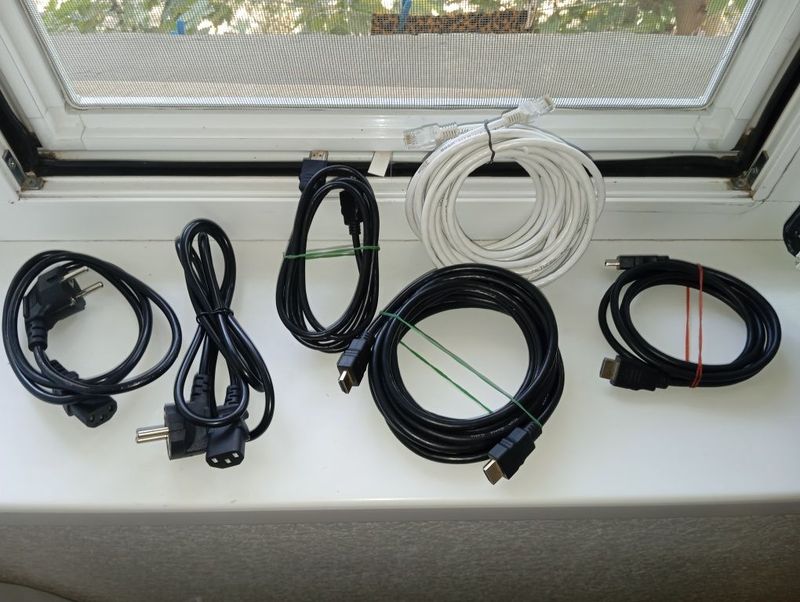 Kompyuter Pitaniya, HDMI va LAN kabellar sotiladi Kompyuter Pitaniya, HDMI va LAN kabellar sotiladi