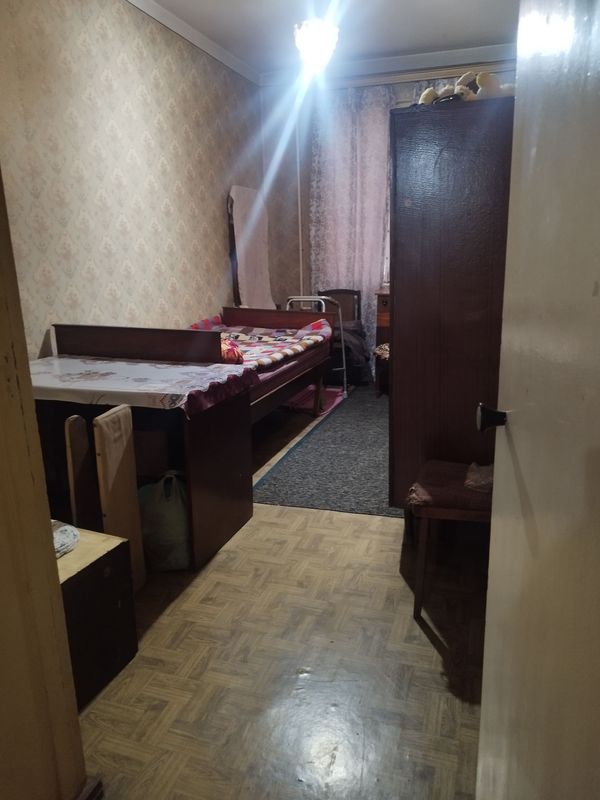 продам чиланзар 18.  двух комнатная. балкон 1,5*3.