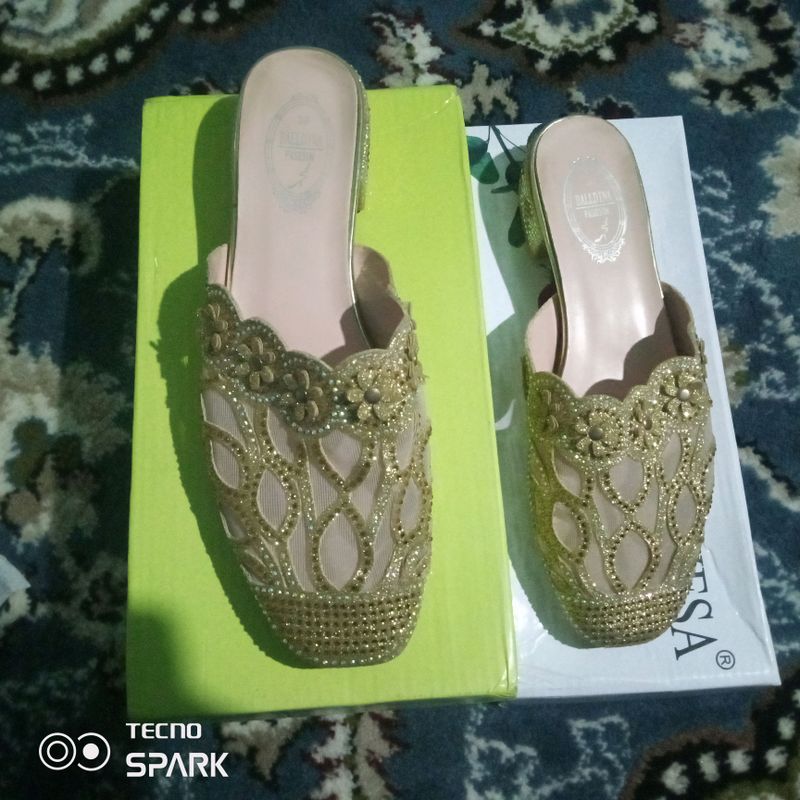 Ayollar oyoq kiyimi Ayollar oyoq kiyimi