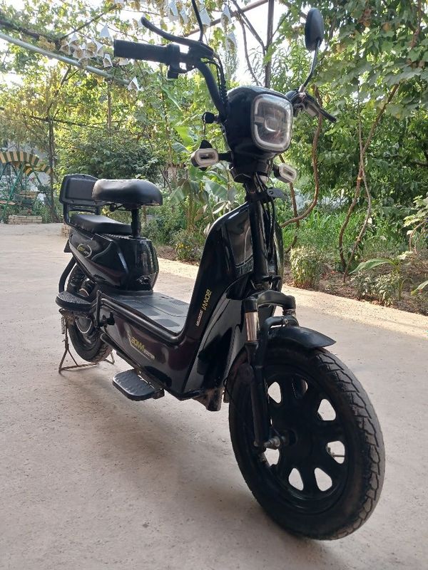 Skuter sotiladi 16 razmer Skuter sotiladi 16 razmer
