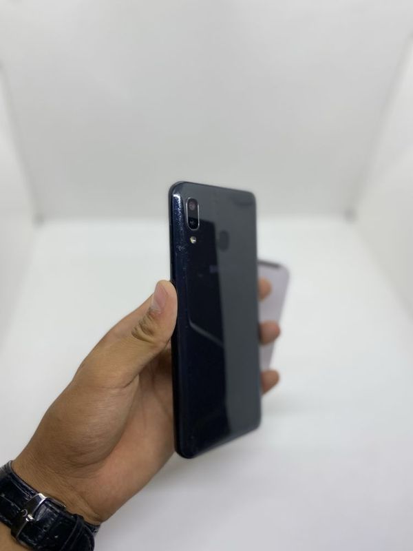 Samsung Galaxy A20 Samsung Galaxy A20