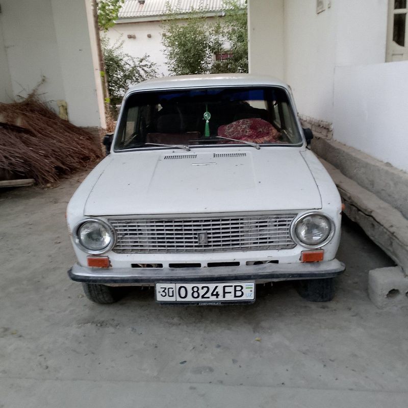 Jiguli 2101 sotiladi