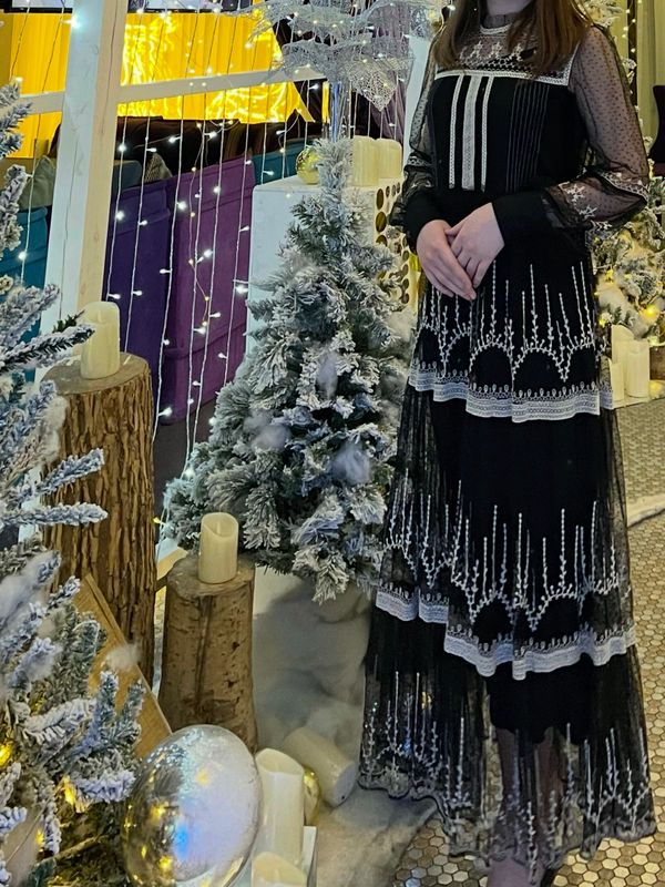 Платье ZARA . на выход и на повседневную носку Платье ZARA . на выход и на повседневную носку