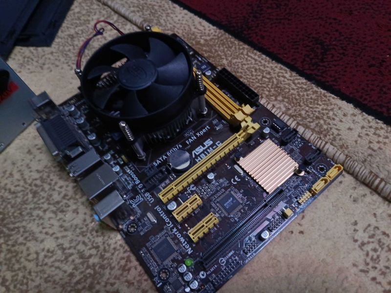 ASUS H81M-K (установлен кулер на материнскую плату) Б/У ASUS H81M-K (установлен кулер на материнскую плату) Б/У