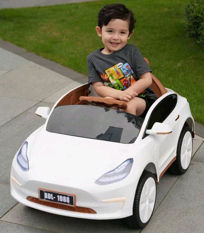 Tesla elektromobil ixcham qulay bolalar uchun