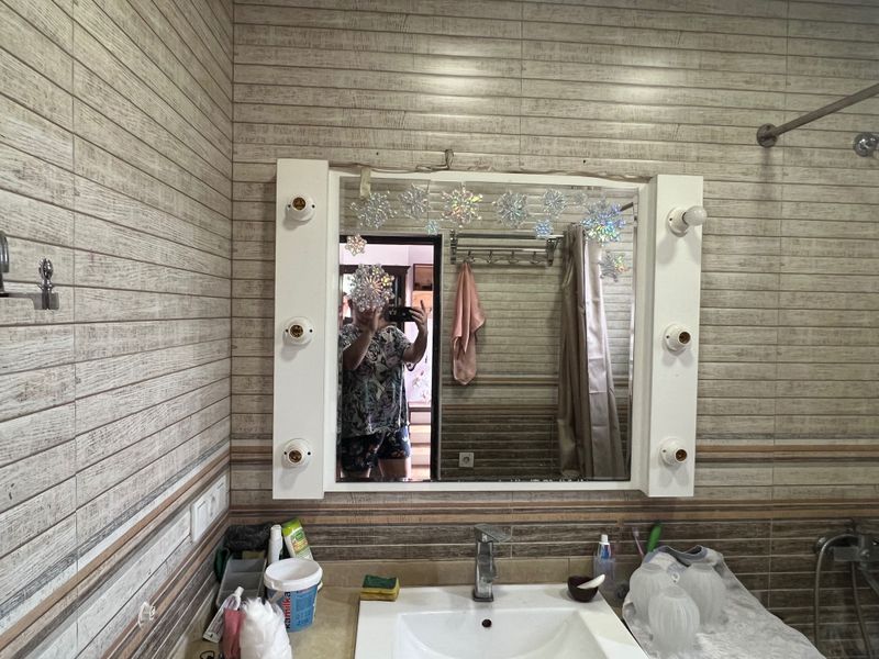 Продается зеркало с лампочками б/у
