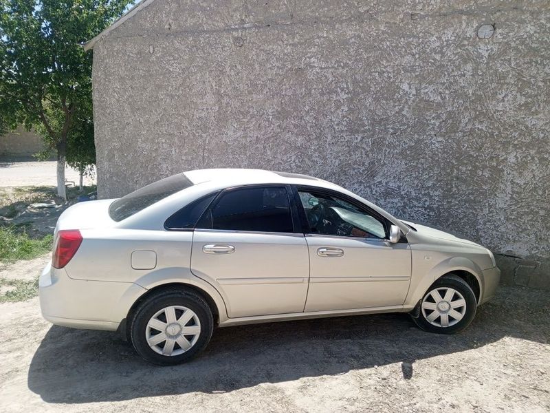 Lasetti 1.8 2009 Lasetti 1.8 2009